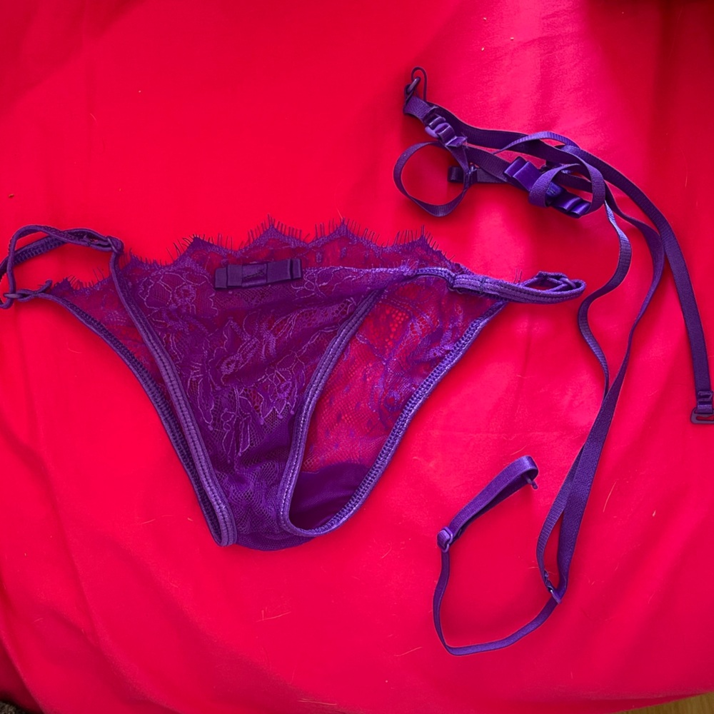 Lingerie - Picture 3 of 3